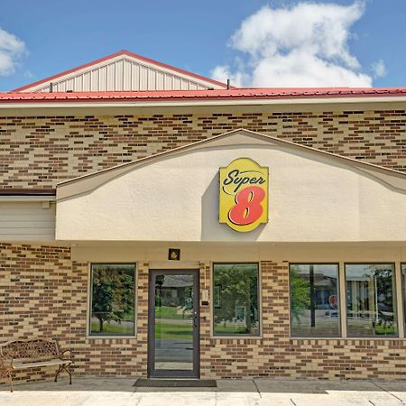 Super 8 By Wyndham Melrose Hotel Exterior photo