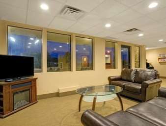 Super 8 By Wyndham Melrose Hotel Interior photo